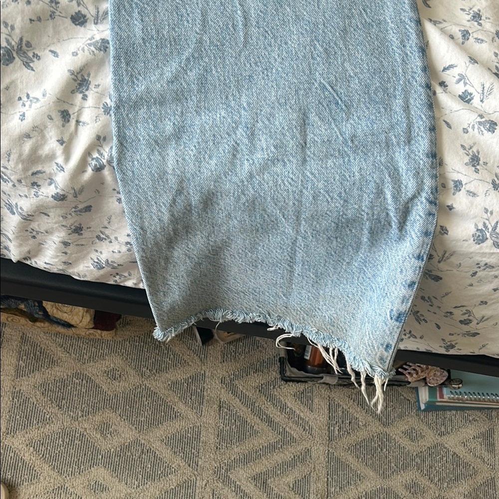 Light Wash Denim Jeans - Picture 4 of 4